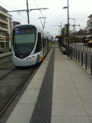 Dalles podotactiles - quai tramway