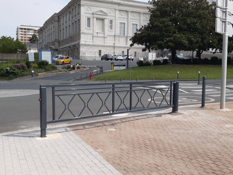 Barrière à pied embarqué